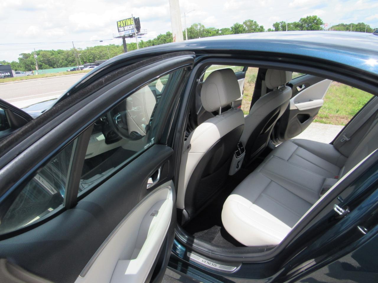 Genesis G70 2.0T RWD 2022