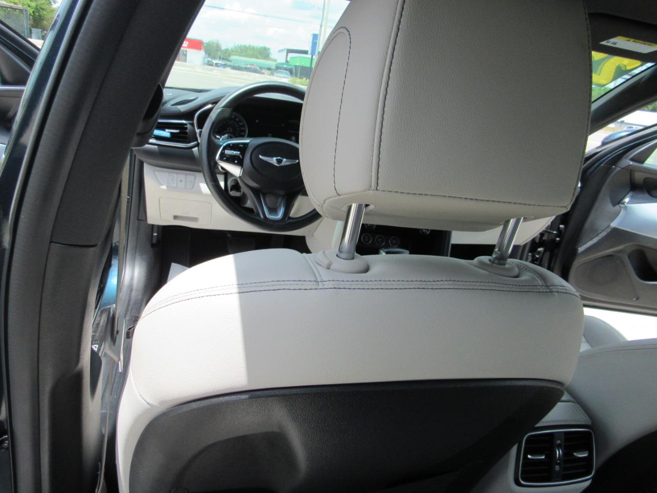 Genesis G70 2.0T RWD 2022