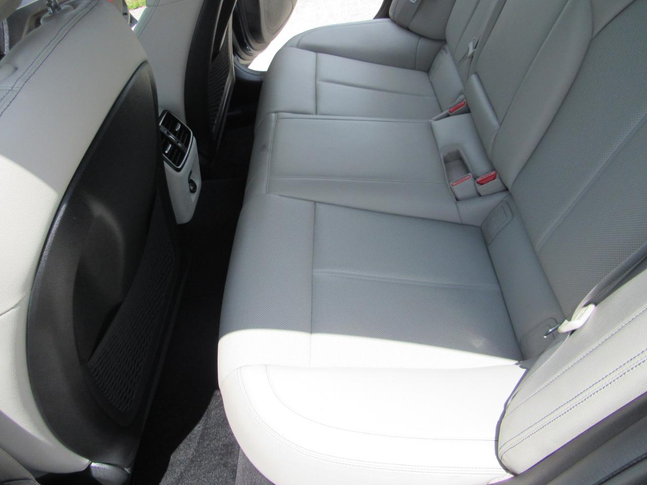 Genesis G70 2.0T RWD 2022