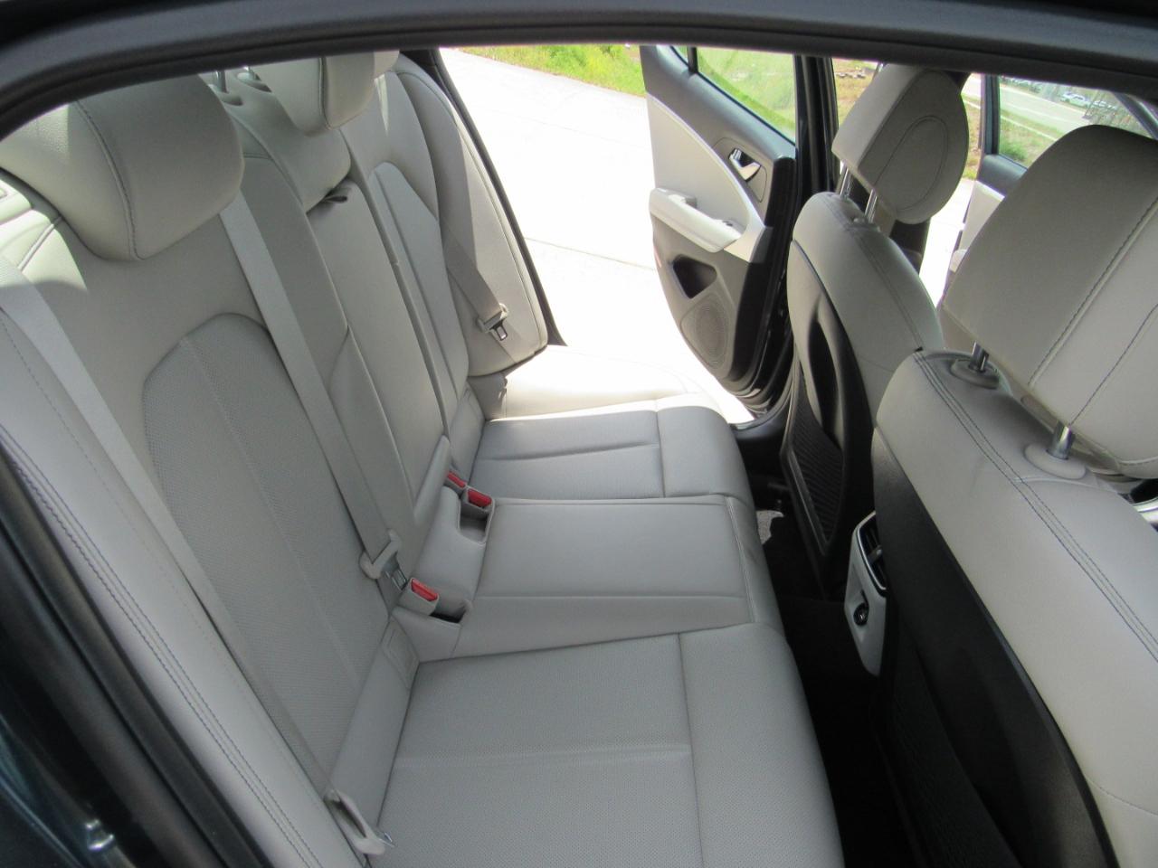 Genesis G70 2.0T RWD 2022