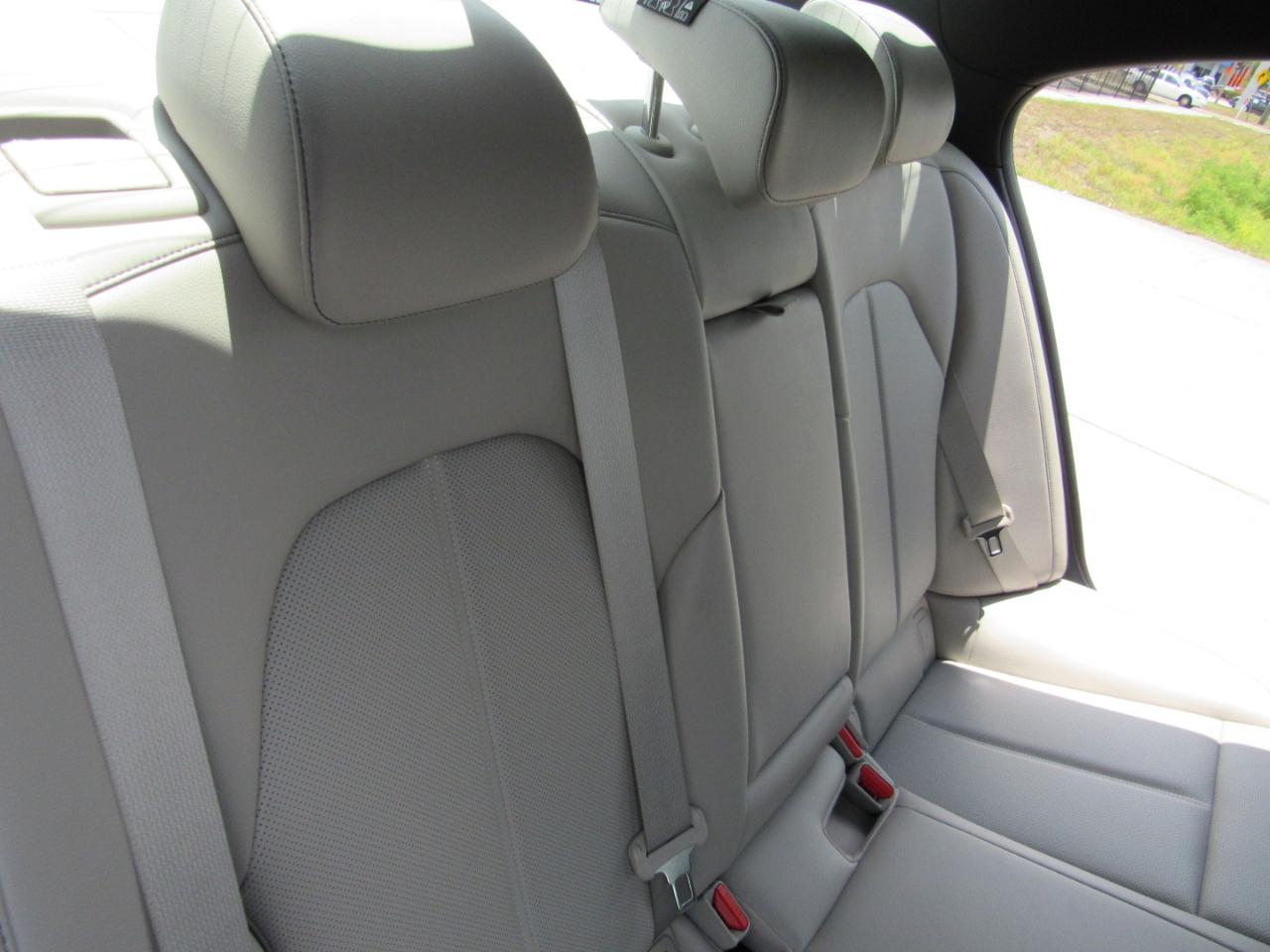 Genesis G70 2.0T RWD 2022