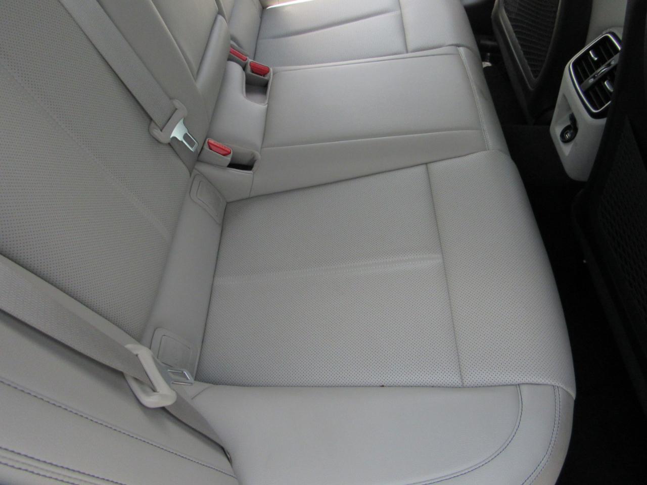 Genesis G70 2.0T RWD 2022