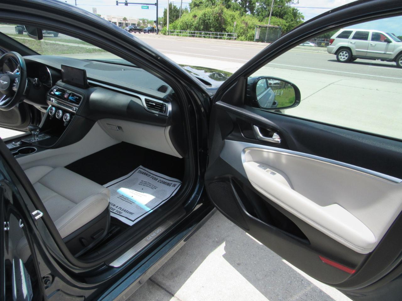 Genesis G70 2.0T RWD 2022