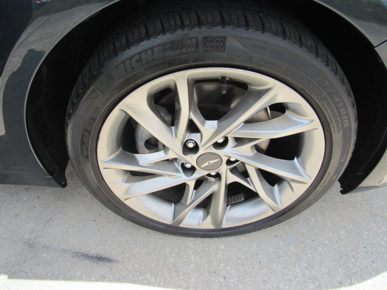 Genesis G70 2.0T RWD 2022