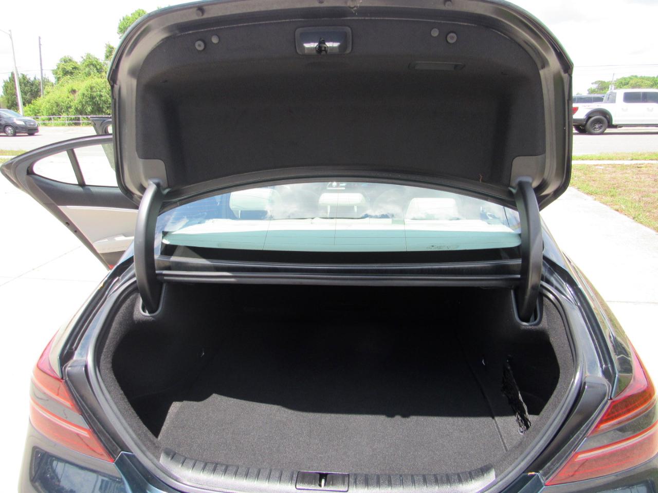 Genesis G70 2.0T RWD 2022