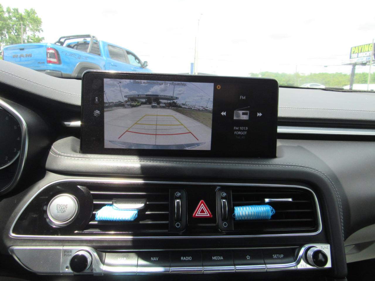 Genesis G70 2.0T RWD 2022