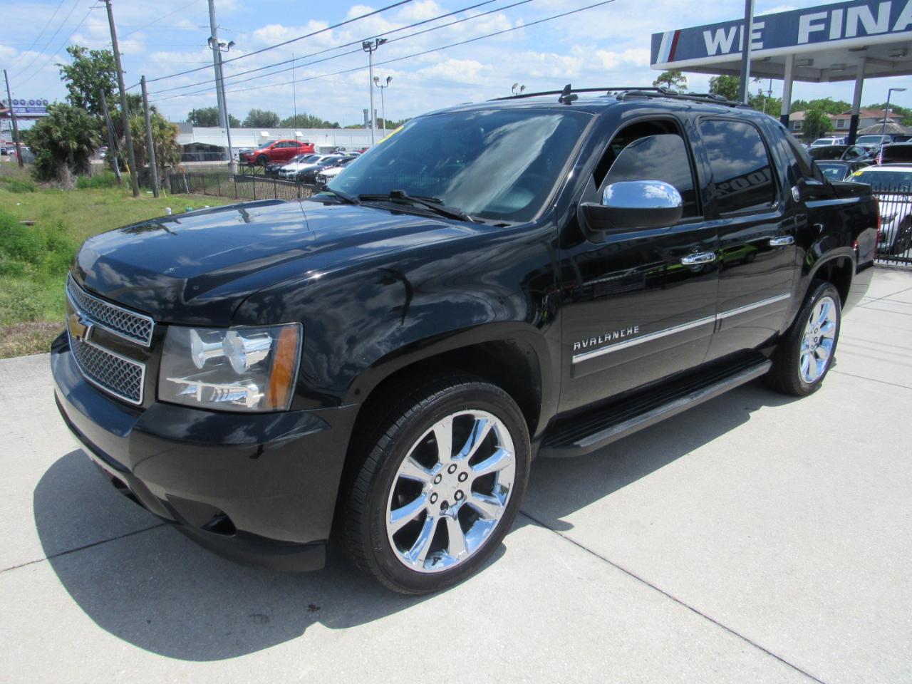 Chevrolet Avalanche 2WD Crew Cab LTZ 2013