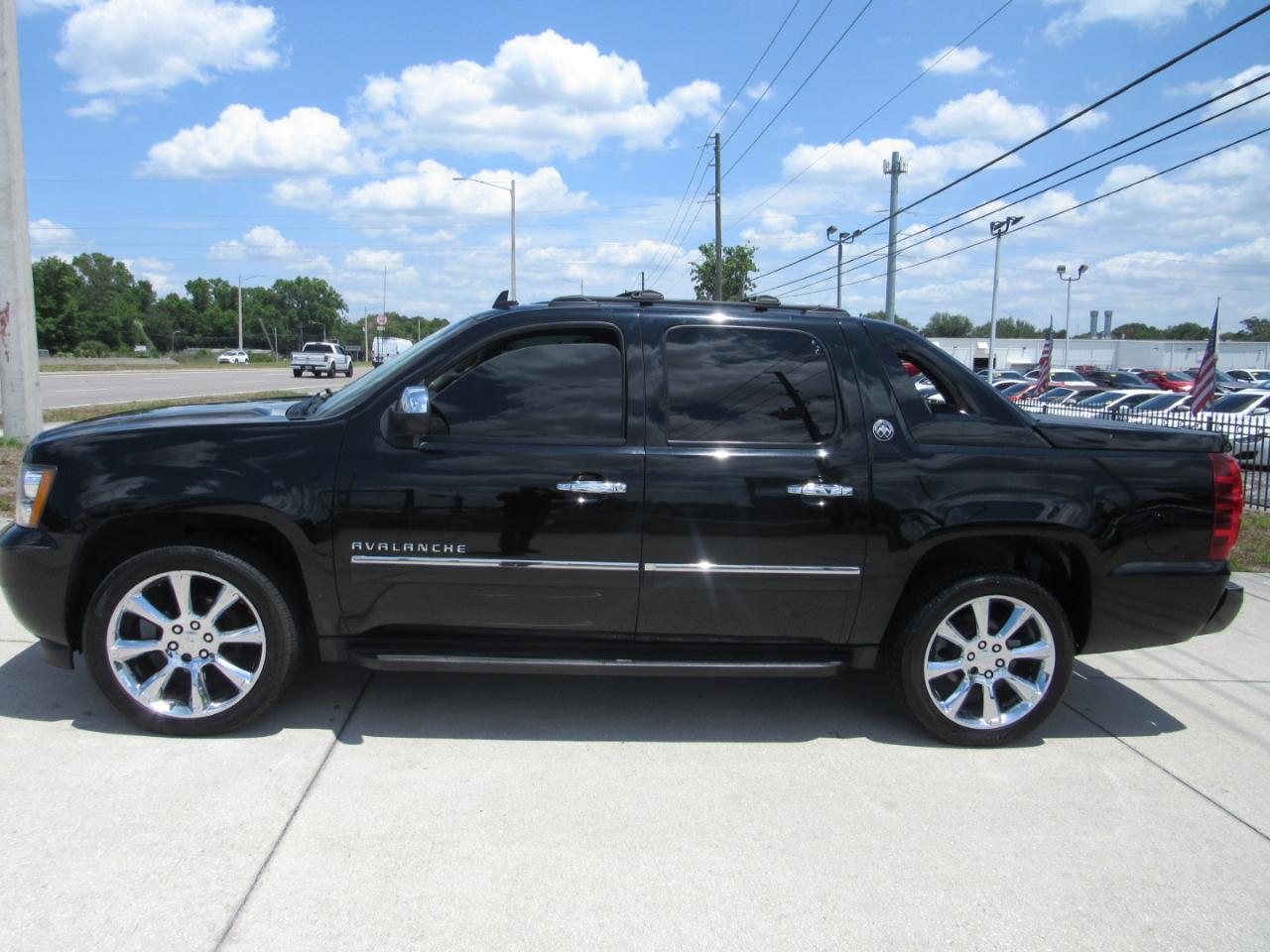 Chevrolet Avalanche 2WD Crew Cab LTZ 2013