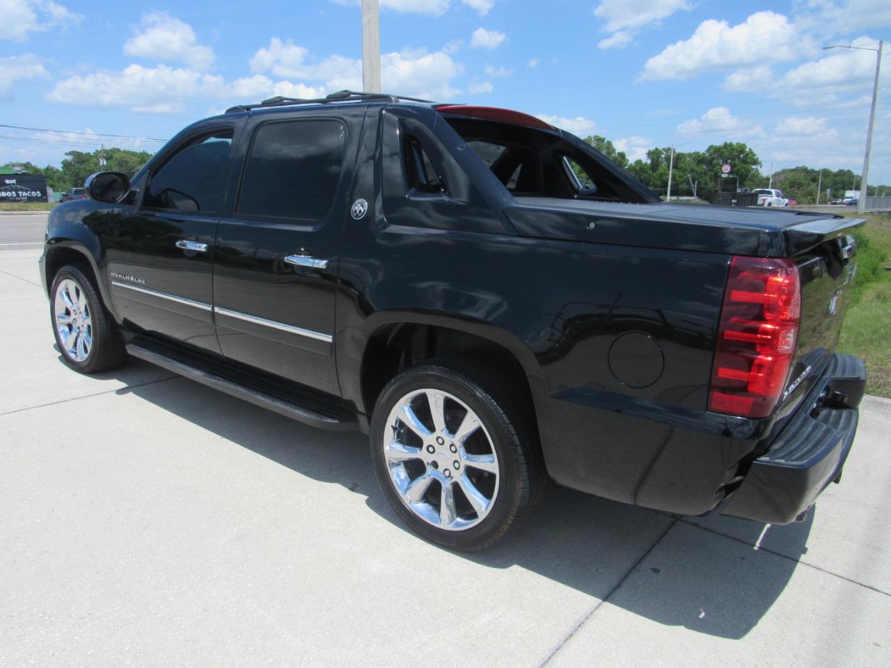 Chevrolet Avalanche 2WD Crew Cab LTZ 2013