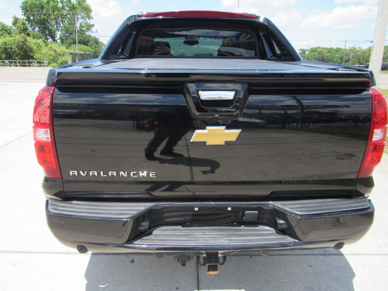 Chevrolet Avalanche 2WD Crew Cab LTZ 2013