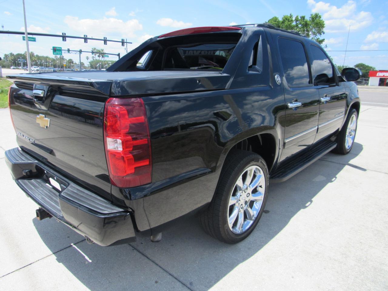 Chevrolet Avalanche 2WD Crew Cab LTZ 2013