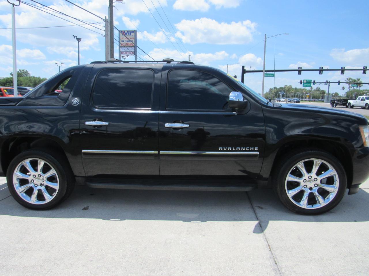 Chevrolet Avalanche 2WD Crew Cab LTZ 2013