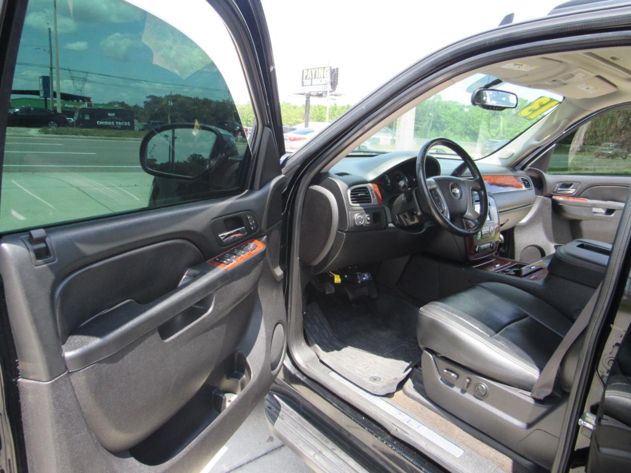 Chevrolet Avalanche 2WD Crew Cab LTZ 2013