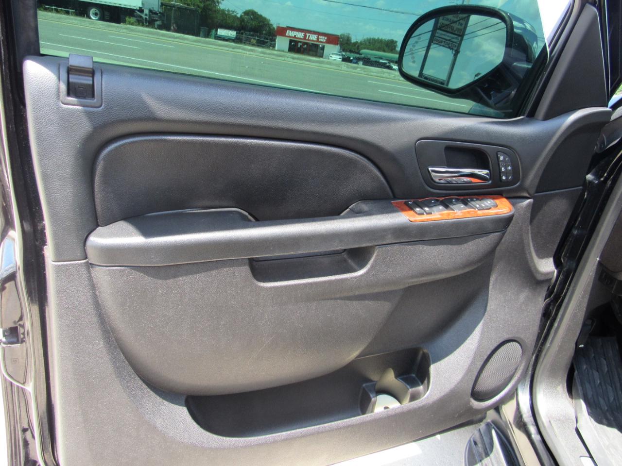 Chevrolet Avalanche 2WD Crew Cab LTZ 2013