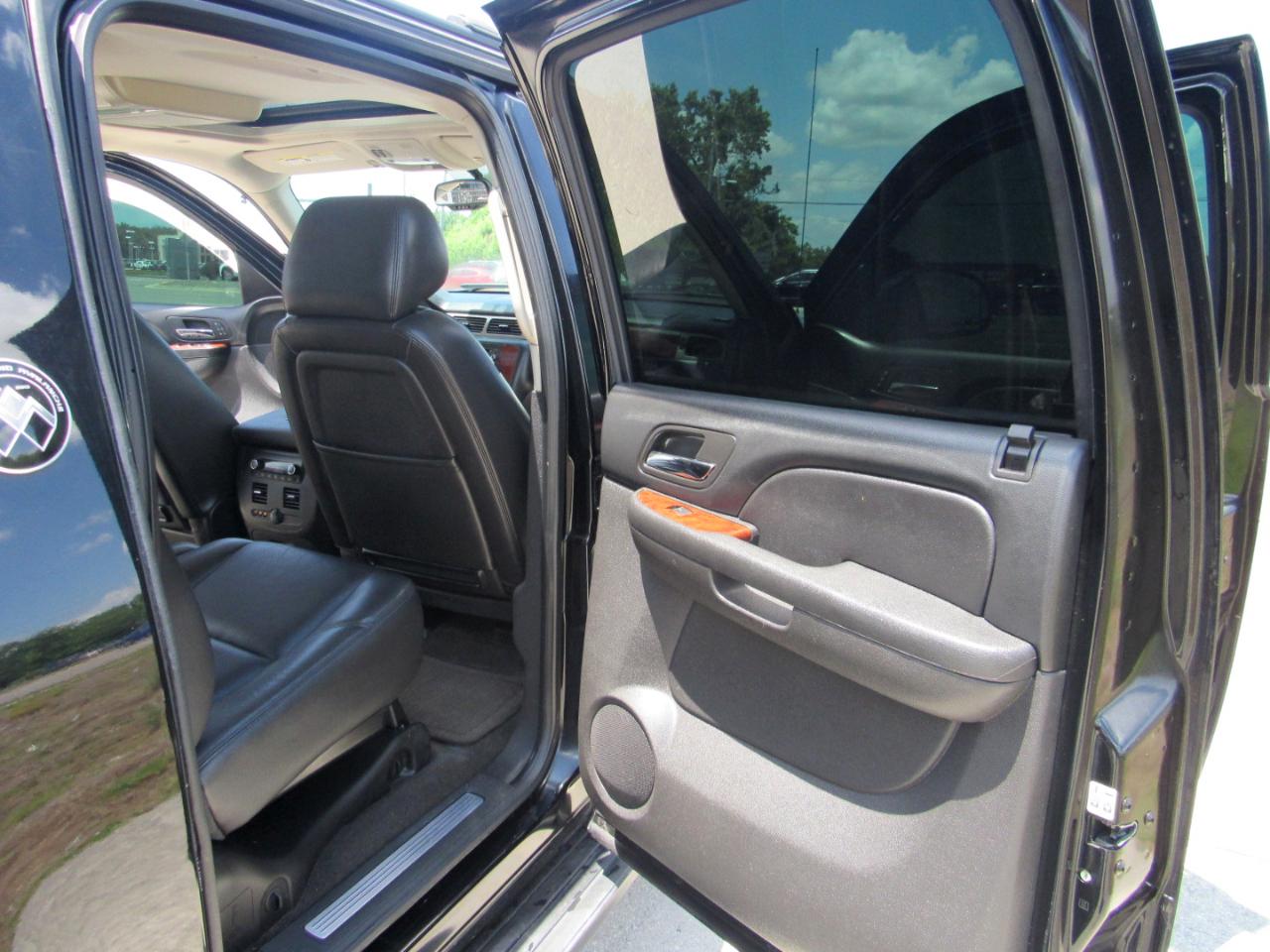 Chevrolet Avalanche 2WD Crew Cab LTZ 2013