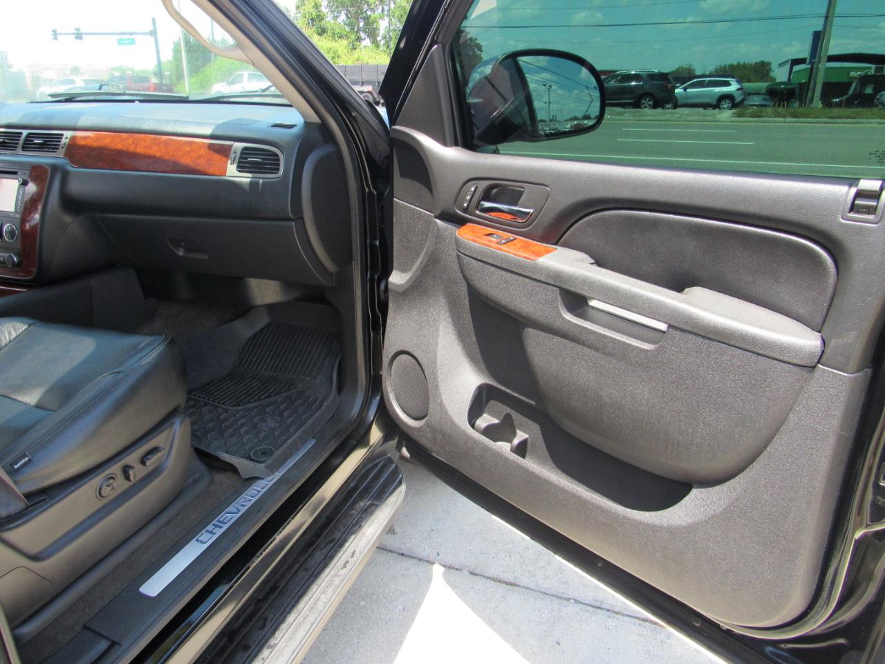 Chevrolet Avalanche 2WD Crew Cab LTZ 2013