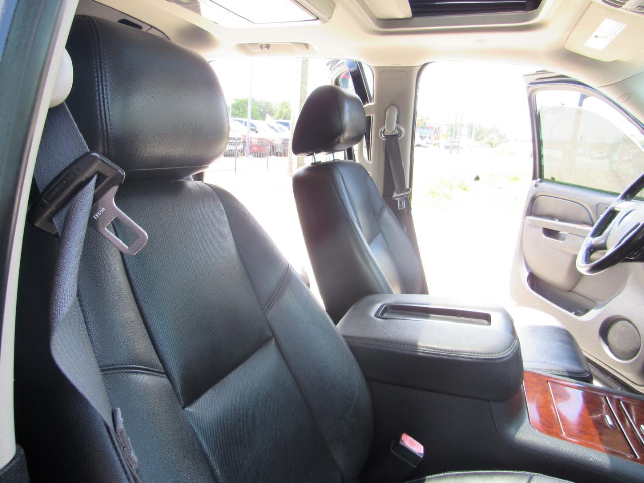 Chevrolet Avalanche 2WD Crew Cab LTZ 2013