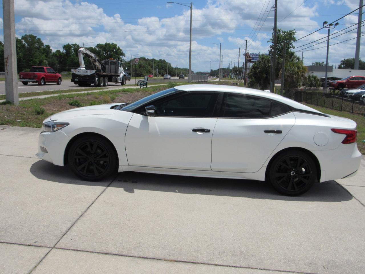Nissan Maxima SV 3.5L 2017