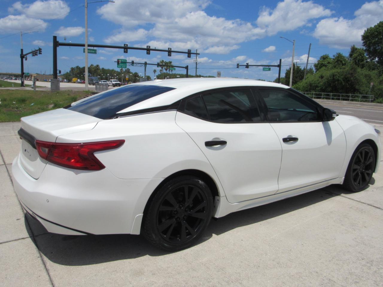 Nissan Maxima SV 3.5L 2017