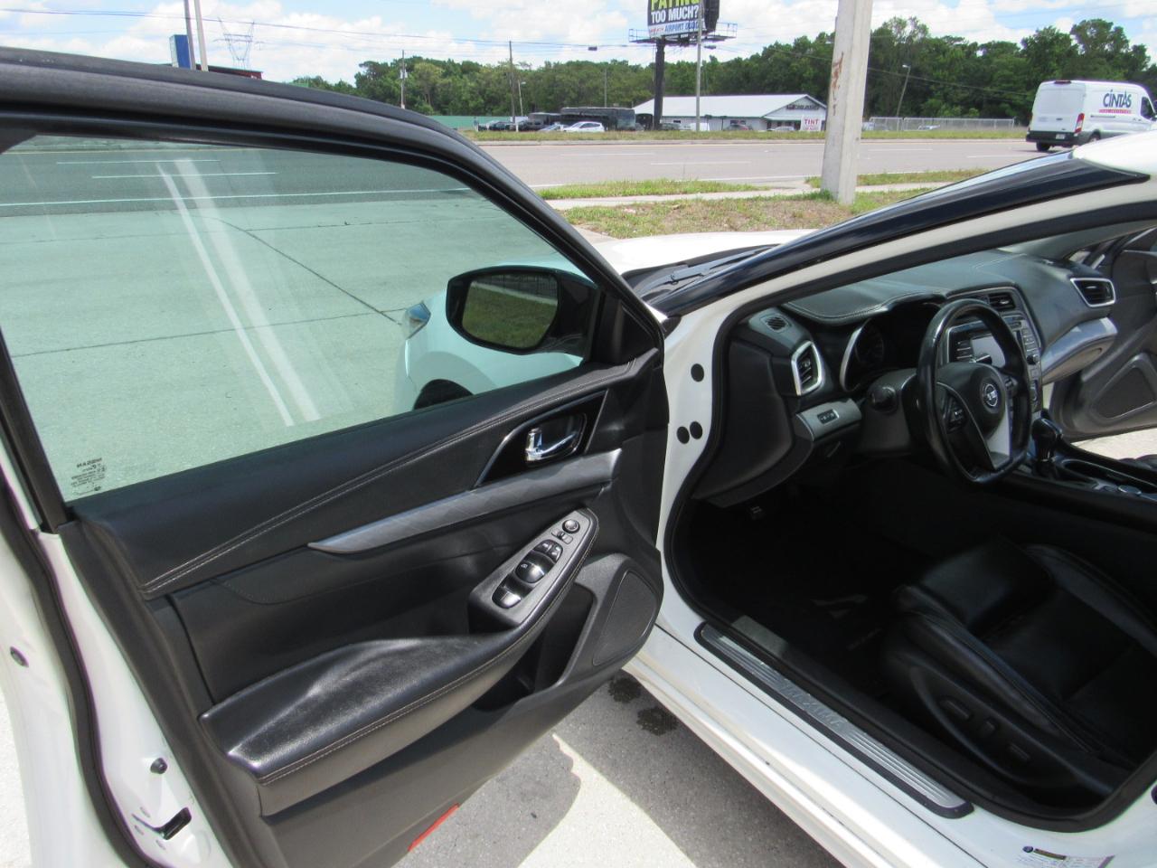 Nissan Maxima SV 3.5L 2017