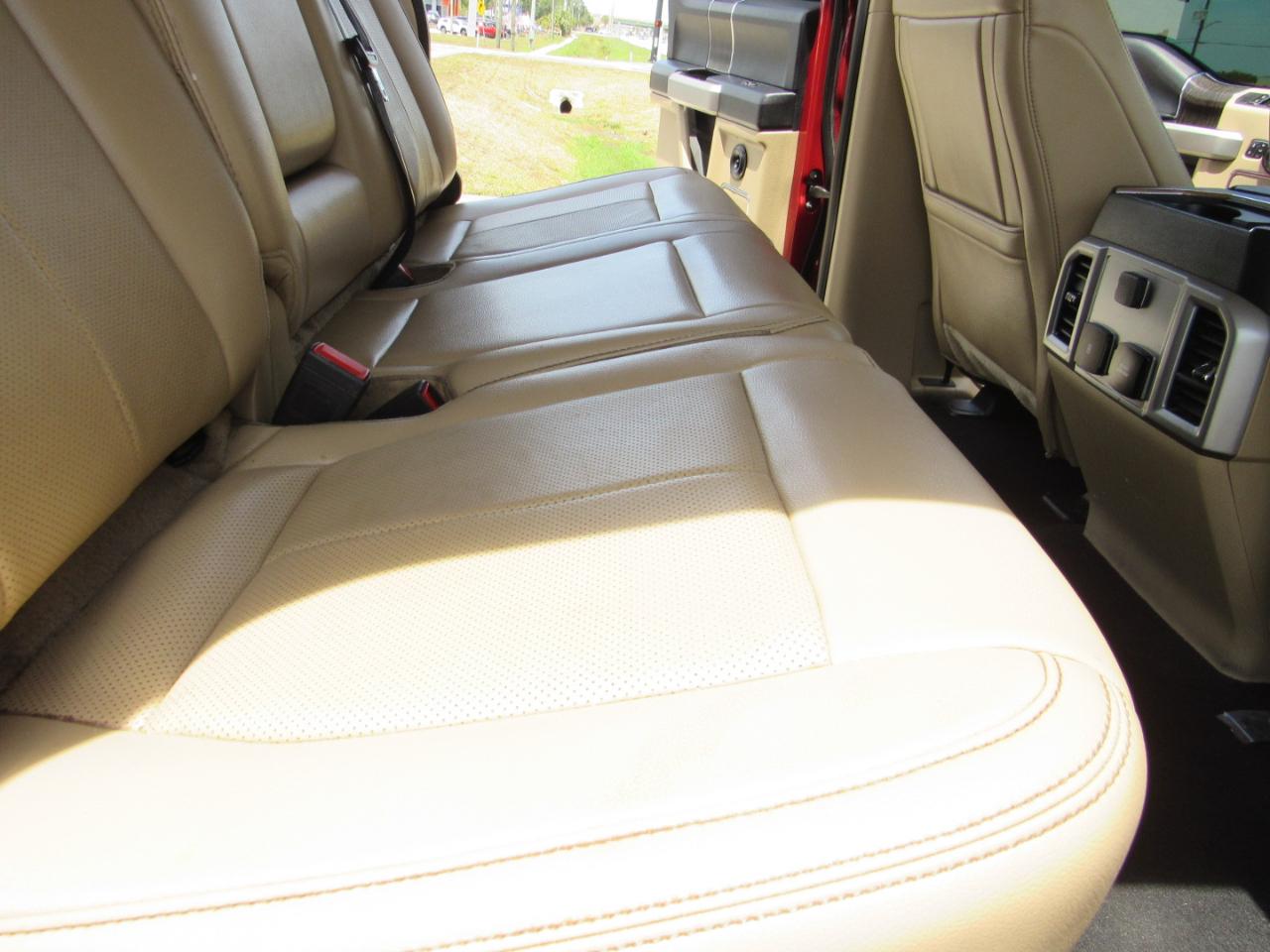 Ford Super Duty F-250 SRW Lariat 4WD Crew Cab 8' Box 2021