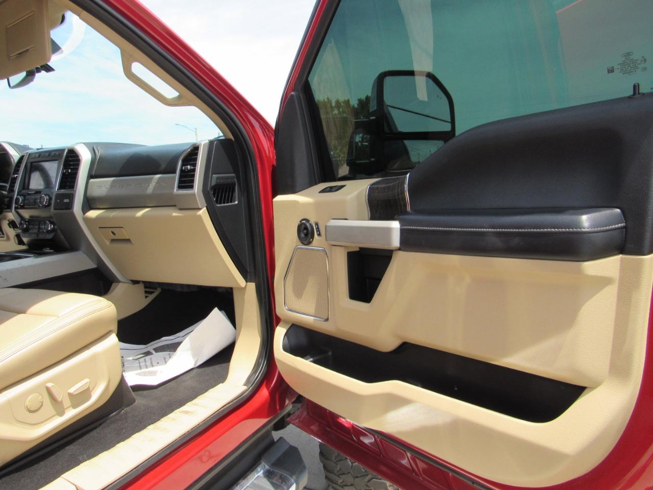 Ford Super Duty F-250 SRW Lariat 4WD Crew Cab 8' Box 2021