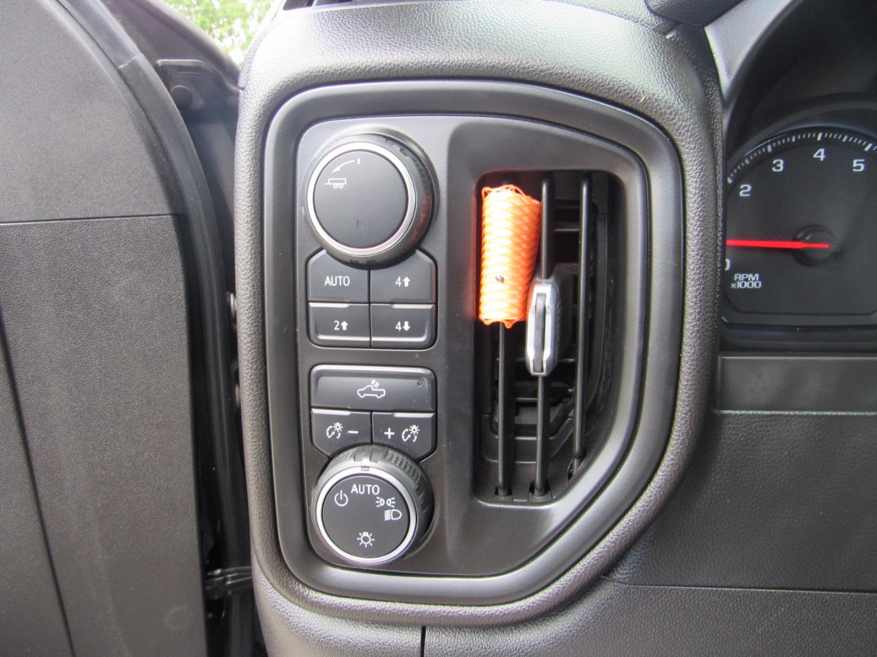 Chevrolet Silverado 1500 4WD Crew Cab 147" Custom Trail Boss 2021