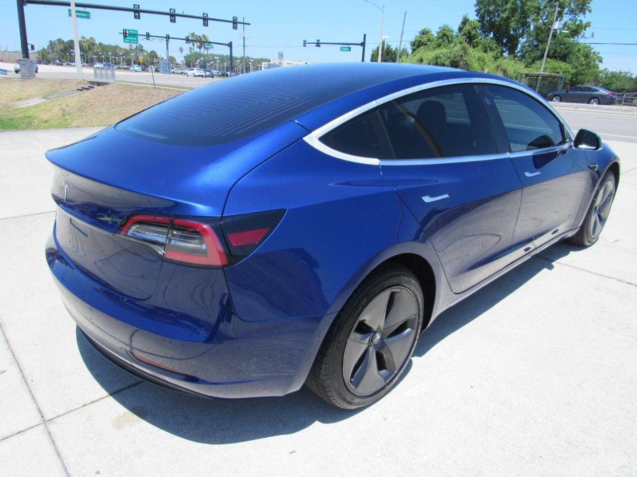 Tesla Model 3 Mid Range Battery RWD 2018