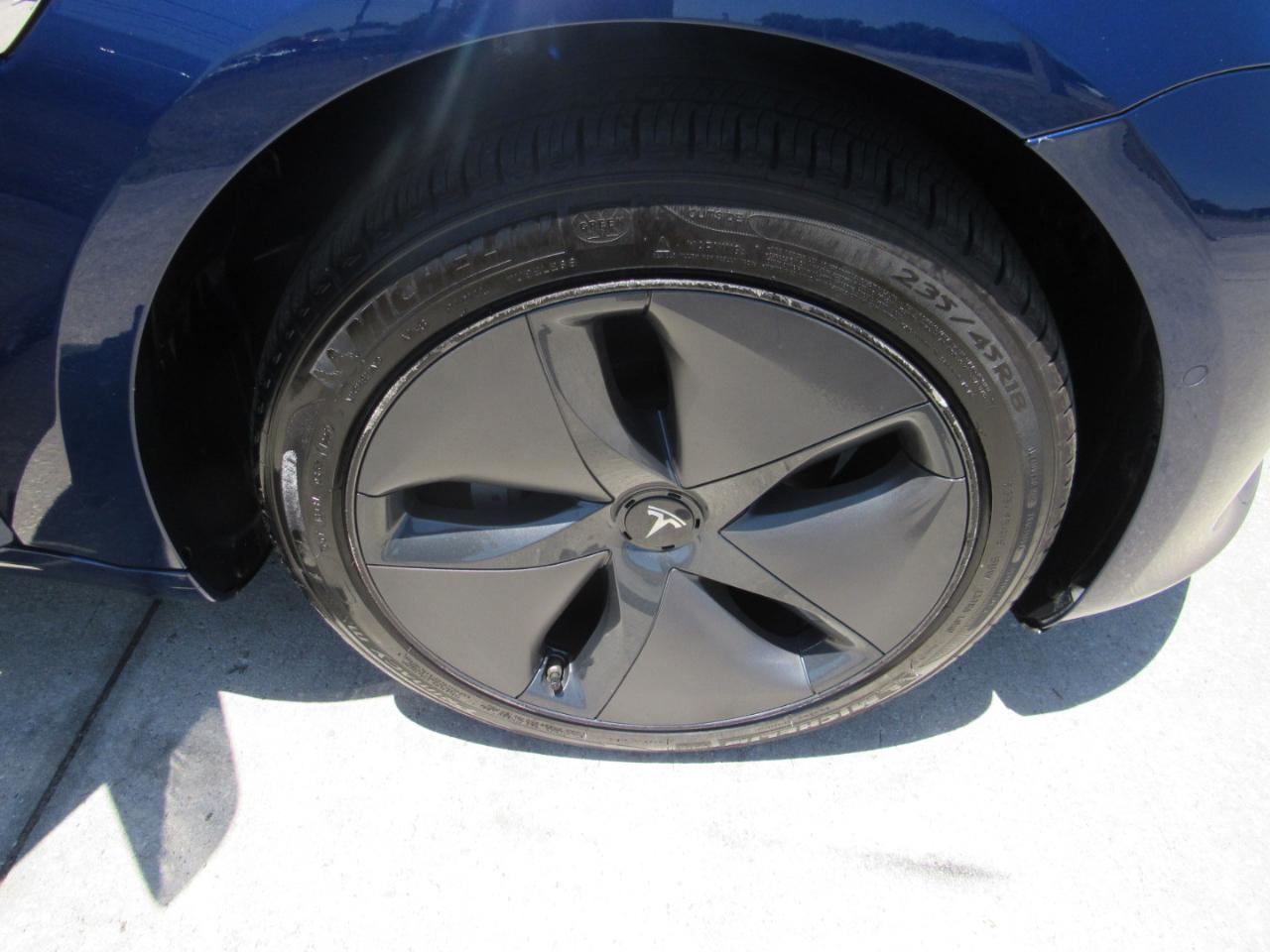 Tesla Model 3 Mid Range Battery RWD 2018