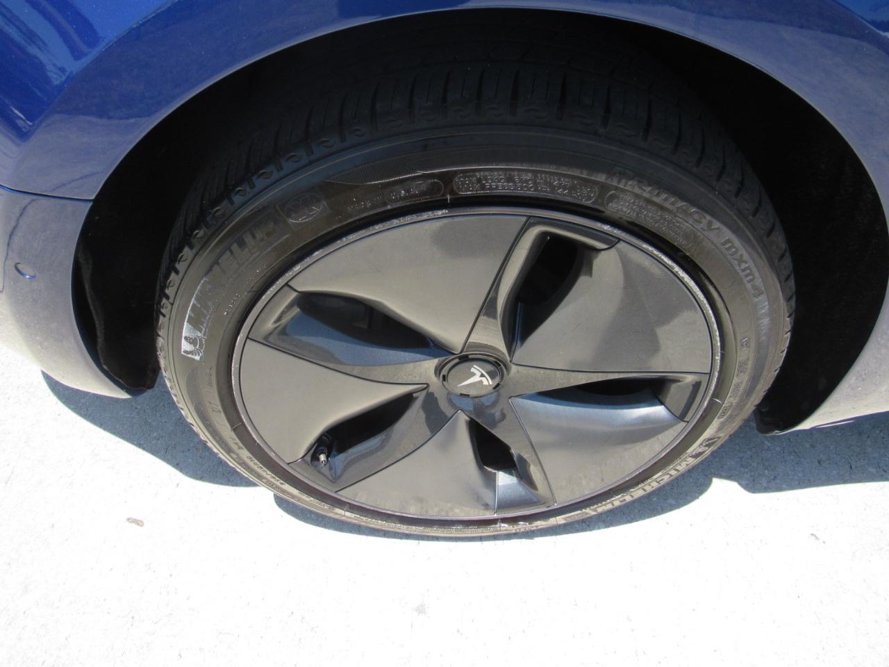 Tesla Model 3 Mid Range Battery RWD 2018