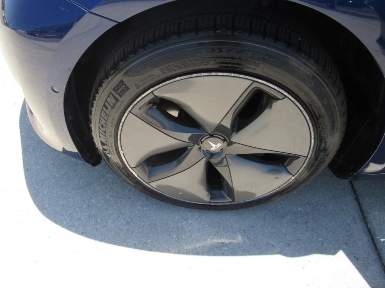 Tesla Model 3 Mid Range Battery RWD 2018