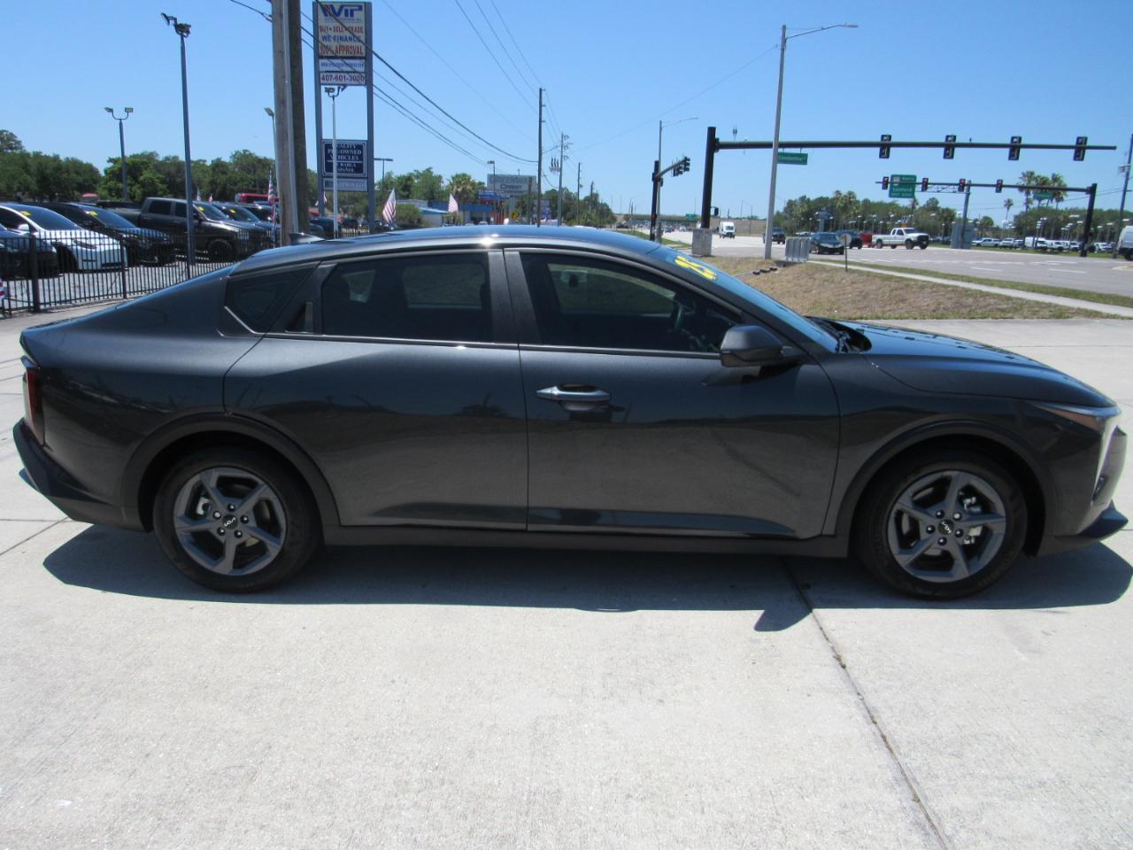 Kia K4 LXS FWD 2025