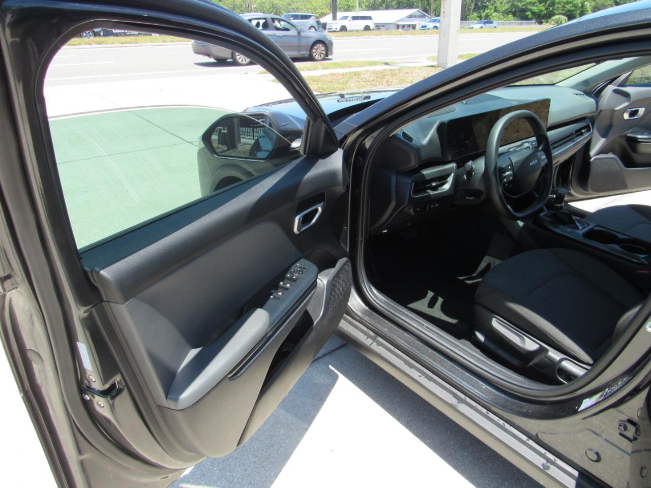 Kia K4 LXS FWD 2025