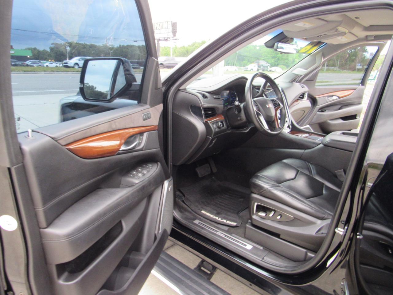 Cadillac Escalade 2WD 4dr Premium Luxury 2018