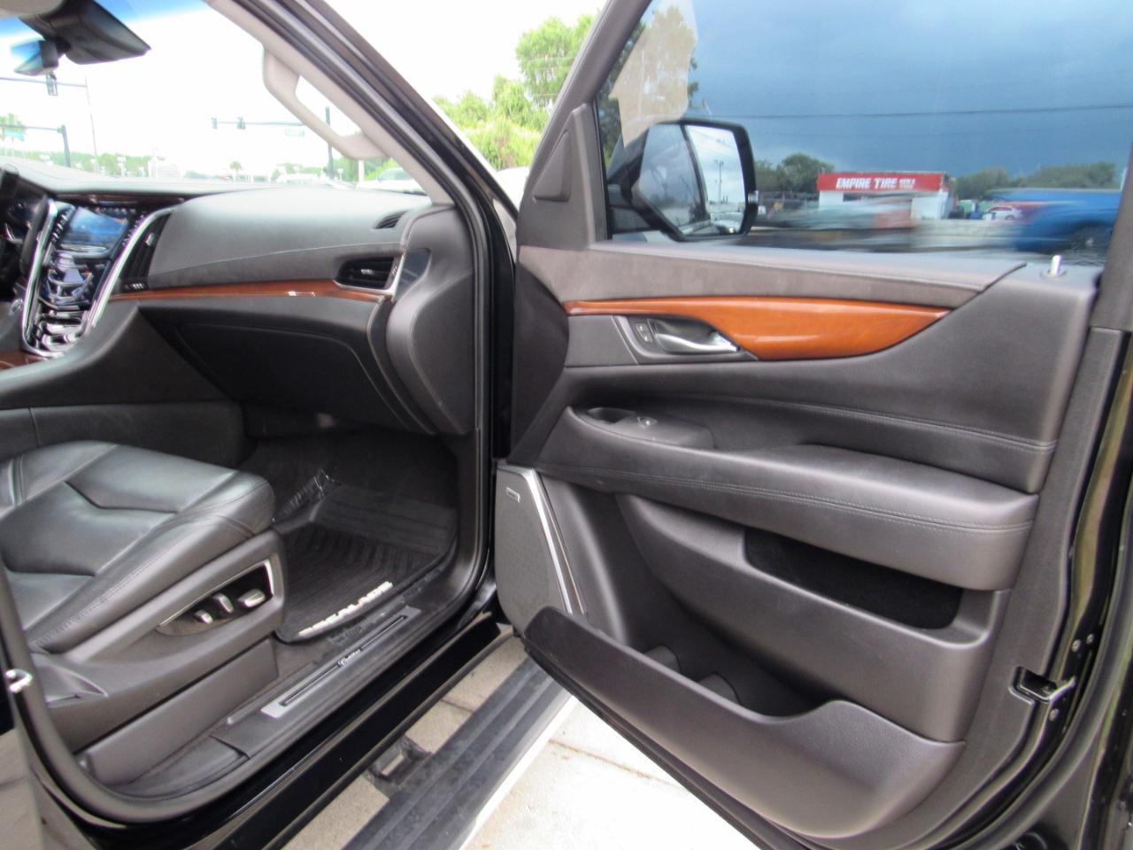 Cadillac Escalade 2WD 4dr Premium Luxury 2018