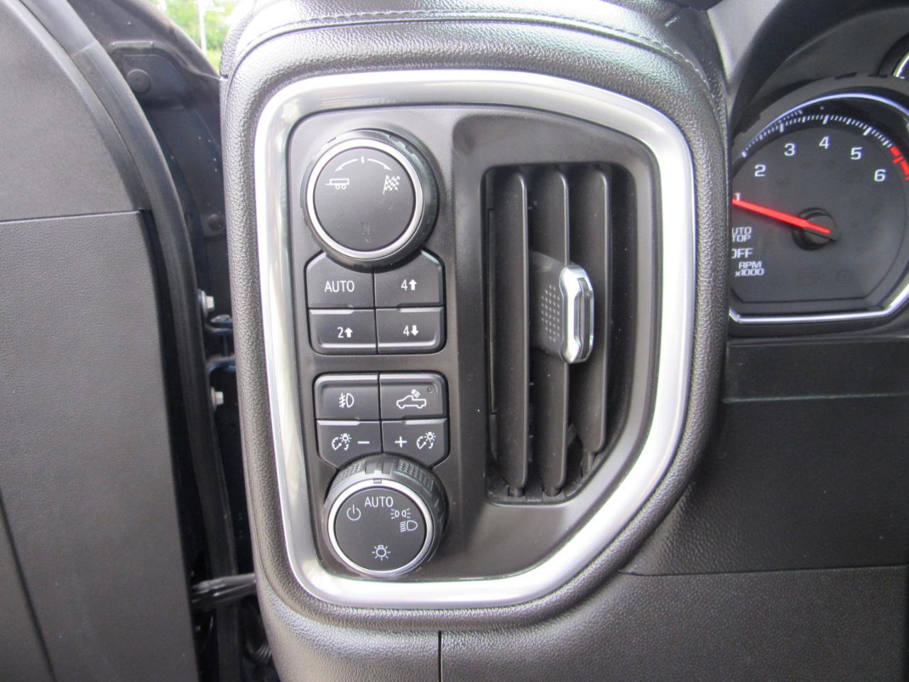 Chevrolet Silverado 1500 4WD Crew Cab 147" LT Trail Boss 2019