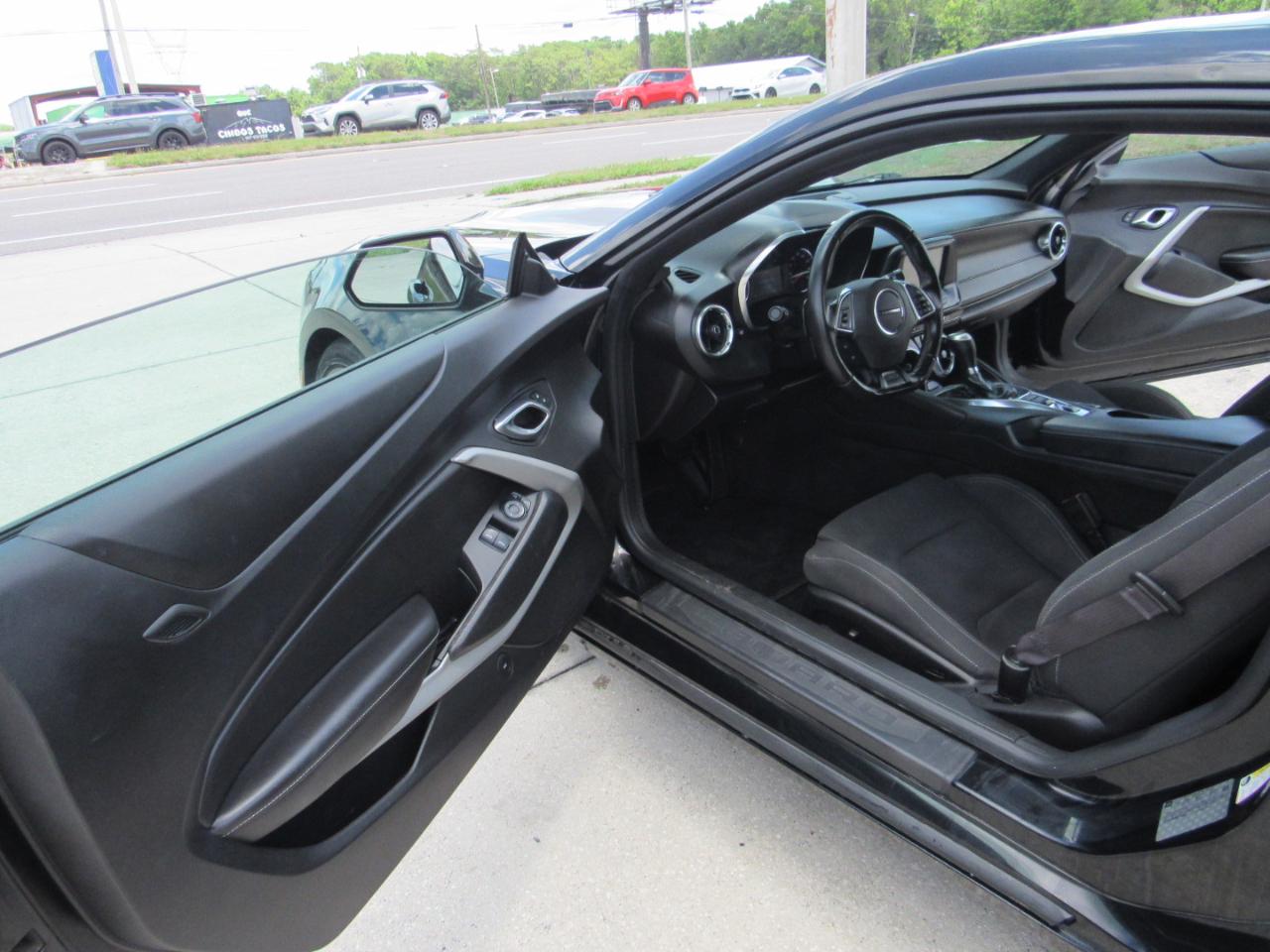 Chevrolet Camaro 2dr Cpe 1LT 2017
