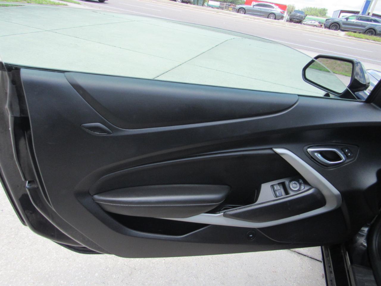 Chevrolet Camaro 2dr Cpe 1LT 2017