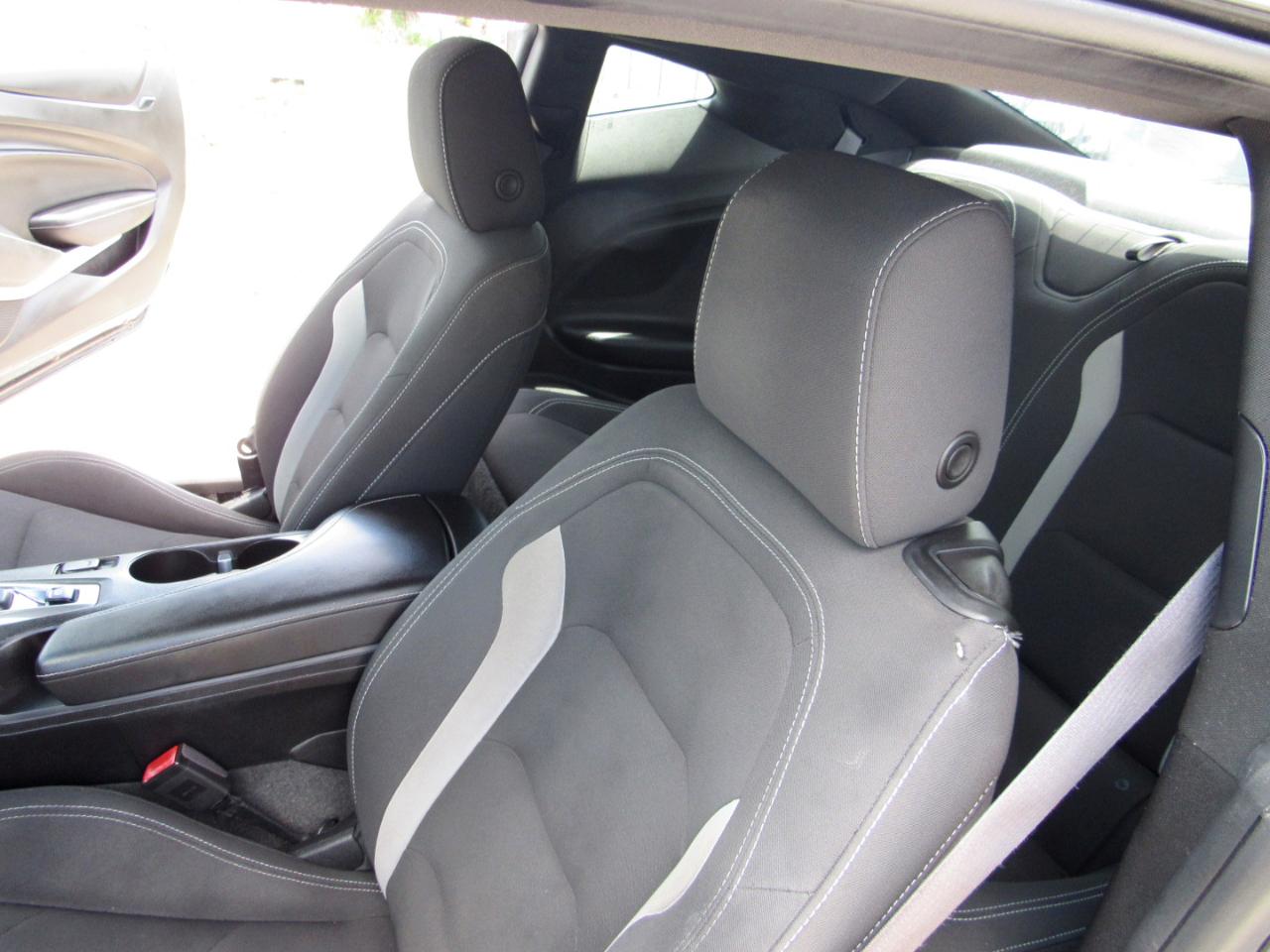 Chevrolet Camaro 2dr Cpe 1LT 2017