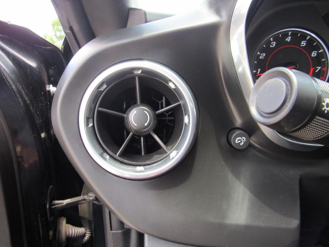Chevrolet Camaro 2dr Cpe 1LT 2017