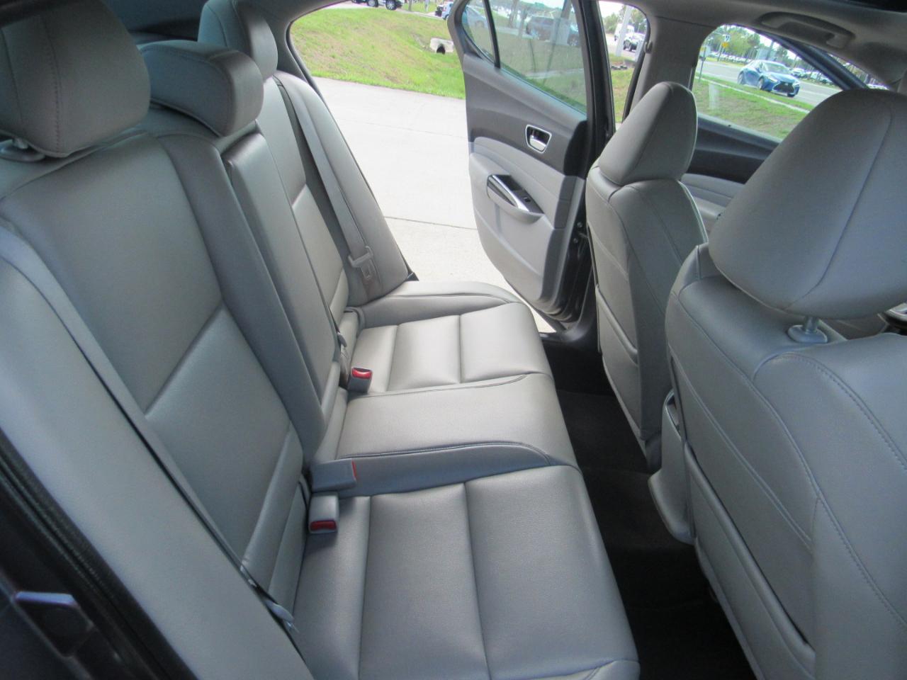 Acura TLX 3.5L FWD 2018