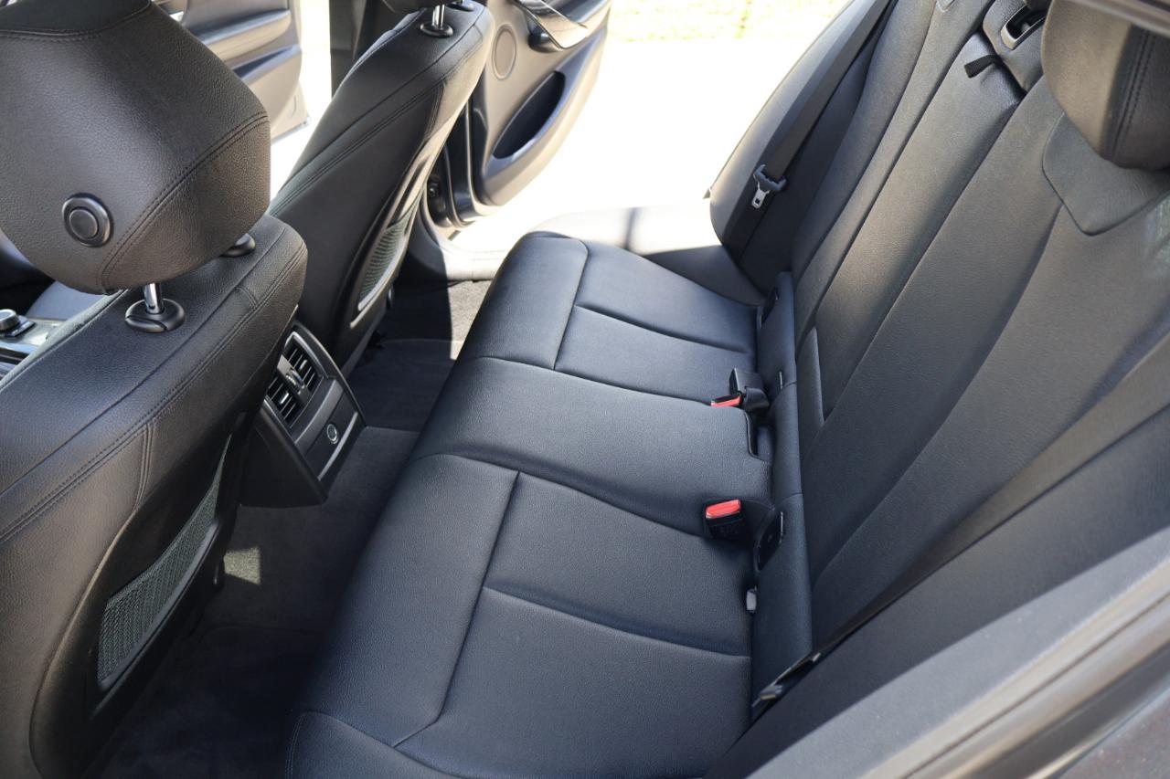 BMW 3 Series 330i Sedan 2018