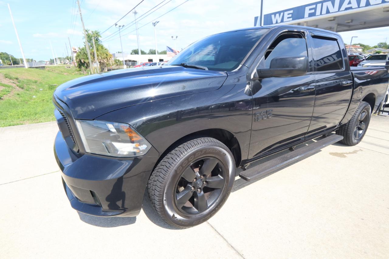 RAM 1500 Express 4x2 Crew Cab 5'7" Box 2018