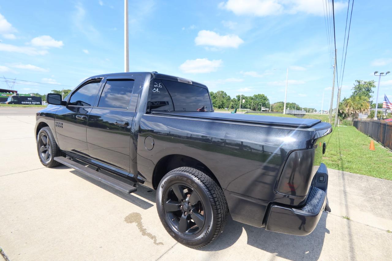 RAM 1500 Express 4x2 Crew Cab 5'7" Box 2018