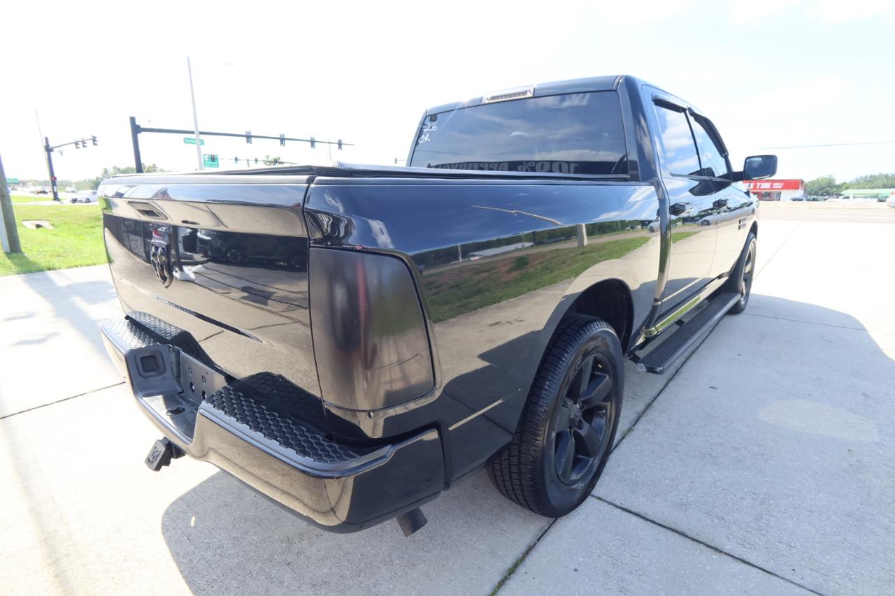 RAM 1500 Express 4x2 Crew Cab 5'7" Box 2018
