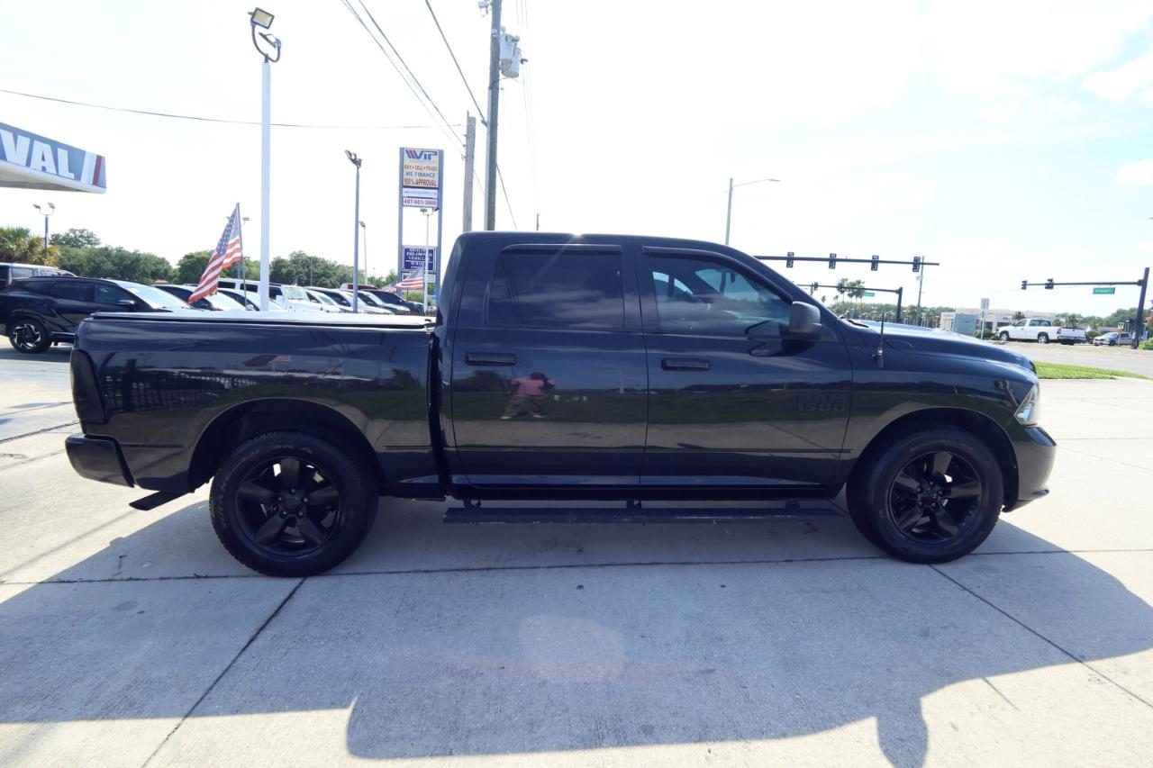 RAM 1500 Express 4x2 Crew Cab 5'7" Box 2018