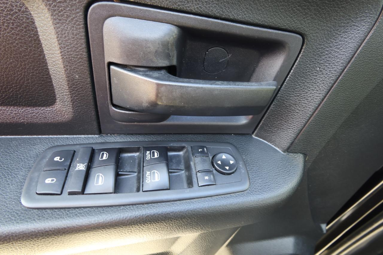 RAM 1500 Express 4x2 Crew Cab 5'7" Box 2018