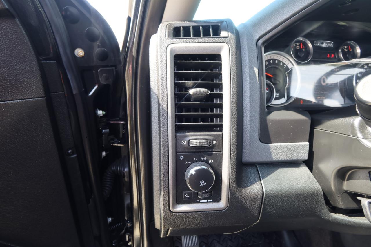 RAM 1500 Express 4x2 Crew Cab 5'7" Box 2018