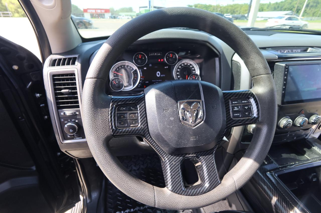 RAM 1500 Express 4x2 Crew Cab 5'7" Box 2018