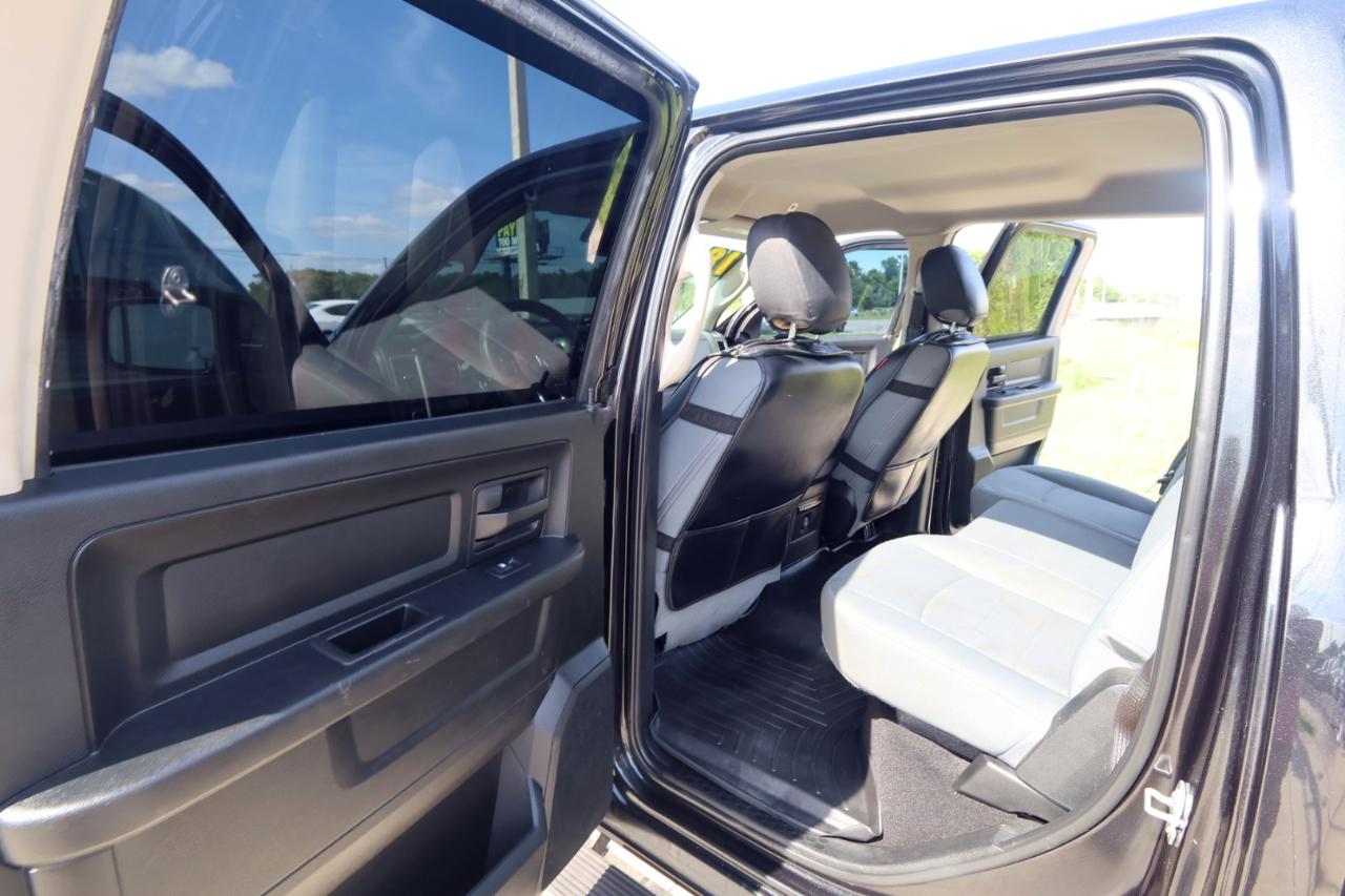 RAM 1500 Express 4x2 Crew Cab 5'7" Box 2018